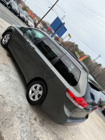 2012 Toyota Sienna LE 7-Passenger Auto Access Seat