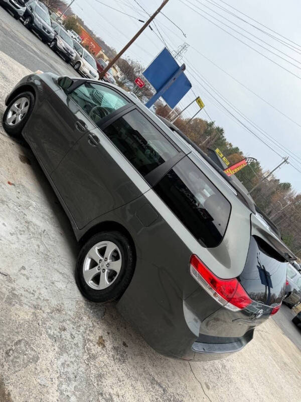 2012 Toyota Sienna LE 7-Passenger Auto Access Seat