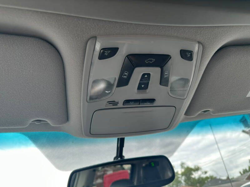 2012 Toyota Sienna SE 8-Passenger