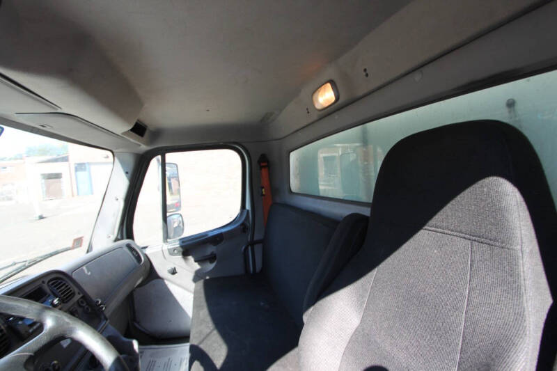 2015 Freightliner M2 106