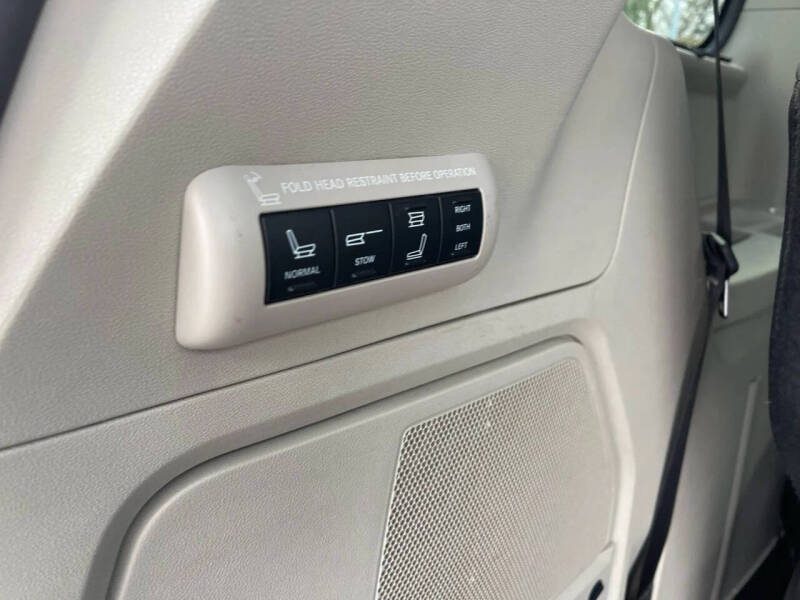 2015 Chrysler Town and Country Limited Platinum