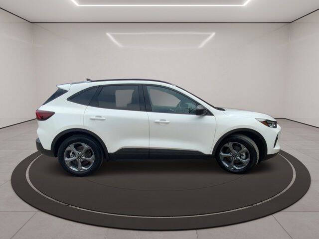 2025 Ford Escape Hybrid ST-Line