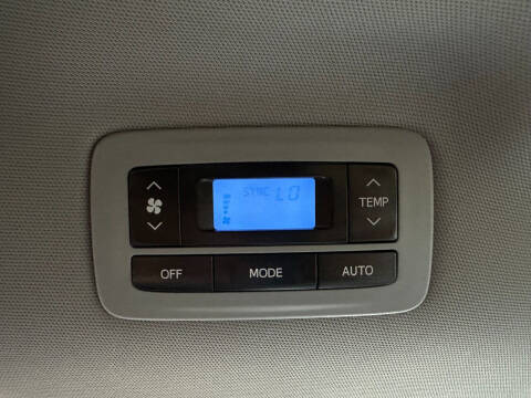 2017 Toyota Sienna LE 7-Passenger Auto Access Seat