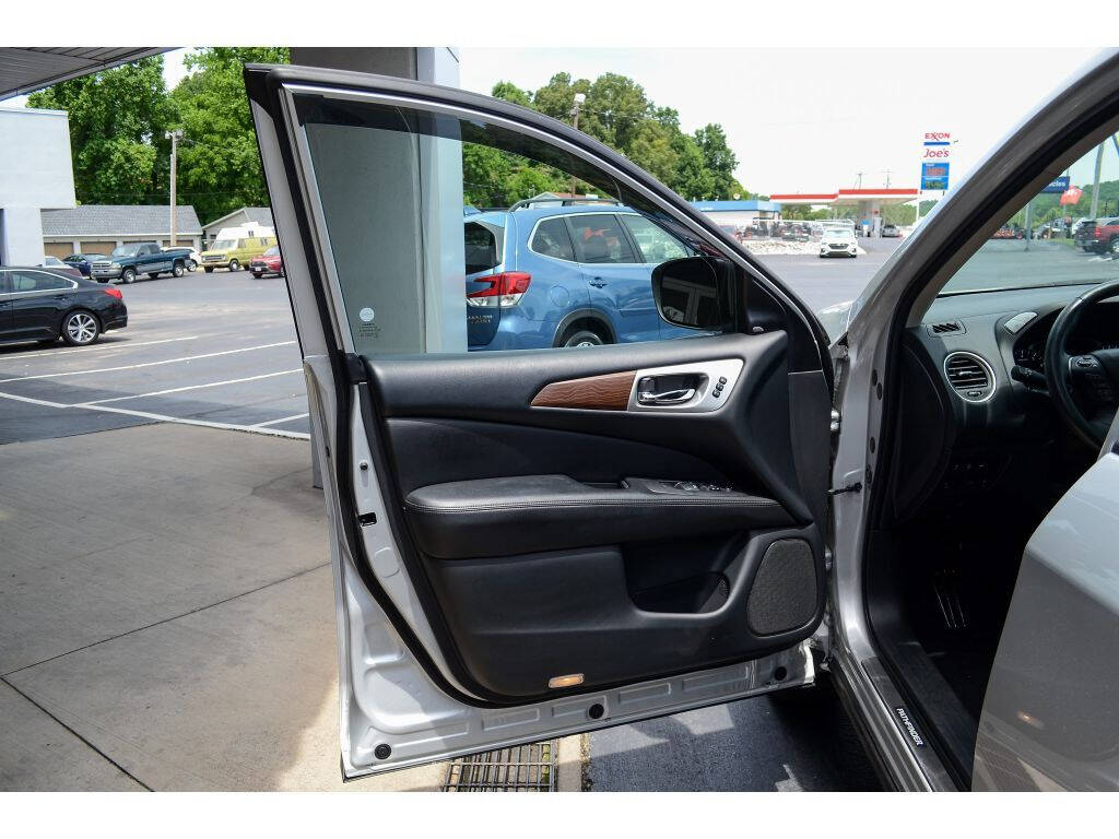 2020 Nissan Pathfinder for sale at EARL DUFF PRE-OWNED CENTER in Harriman, TN