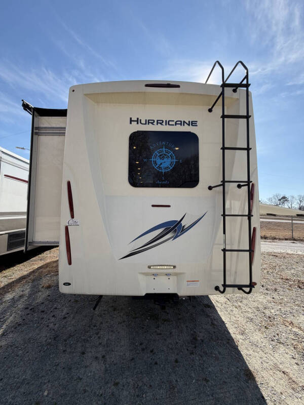 2022 Thor Motor Coach Hurricane 29M