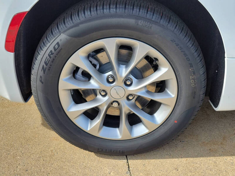 2027 Chrysler Pacifica Select