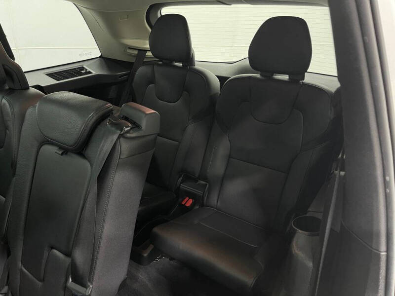 2018 Volvo XC90 T6 Momentum