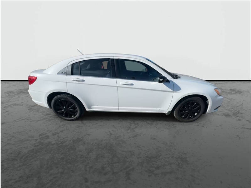 2014 Chrysler 200 LX