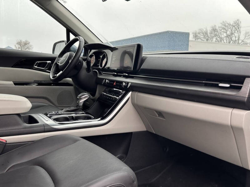 2024 Kia Carnival EX