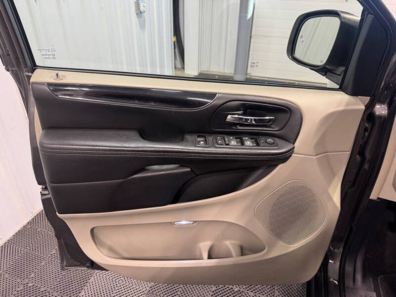 2016 Chrysler Town and Country Limited