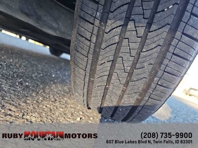 2019 Toyota Prius LE