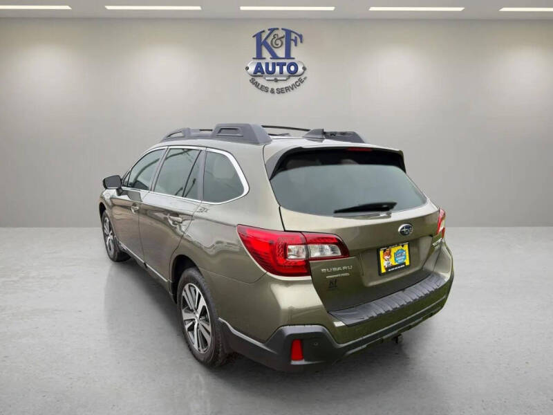 2018 Subaru Outback Limited photo 2