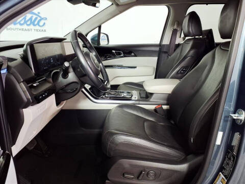 2023 Kia Carnival SX