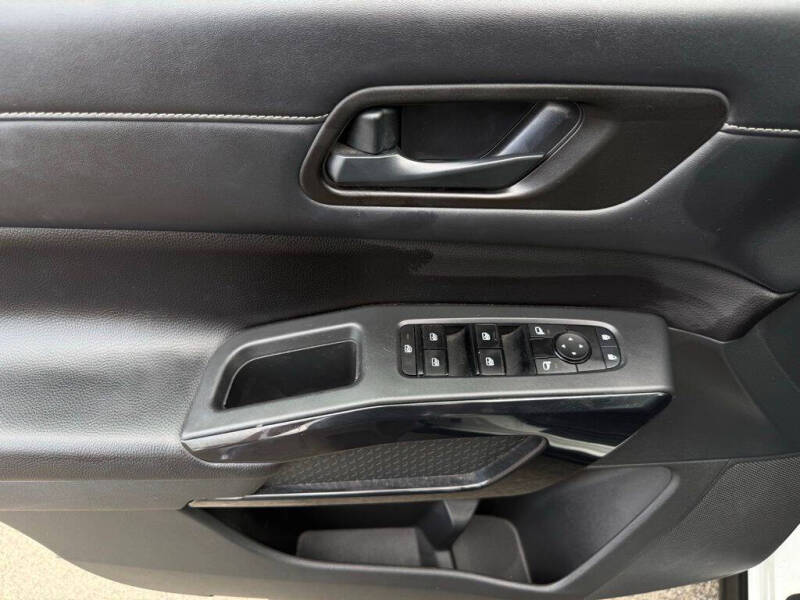 2023 Nissan Pathfinder SV