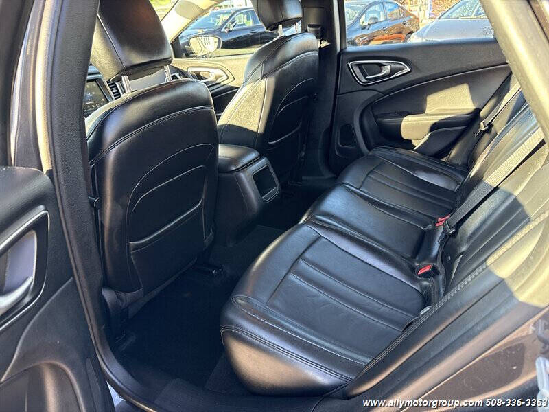 2017 Chrysler 200 Limited Platinum