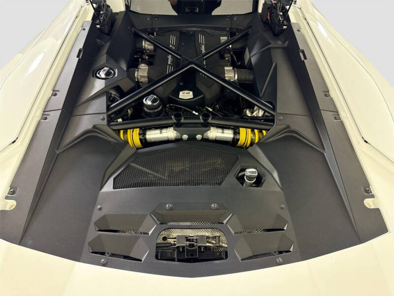 2017 Lamborghini Aventador LP 700-4