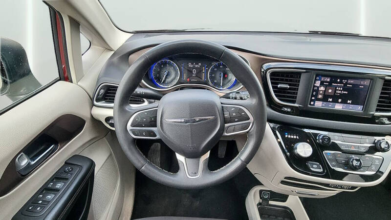 2023 Chrysler Voyager LX