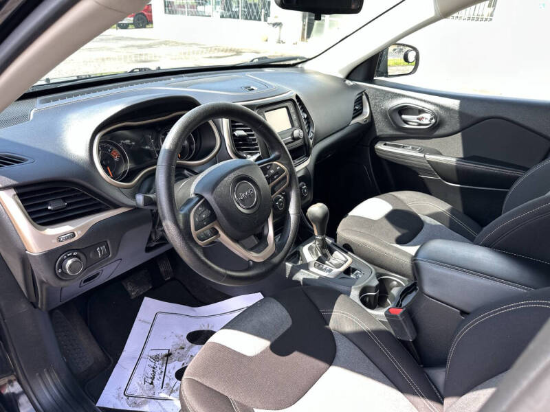 2017 Jeep Cherokee Sport