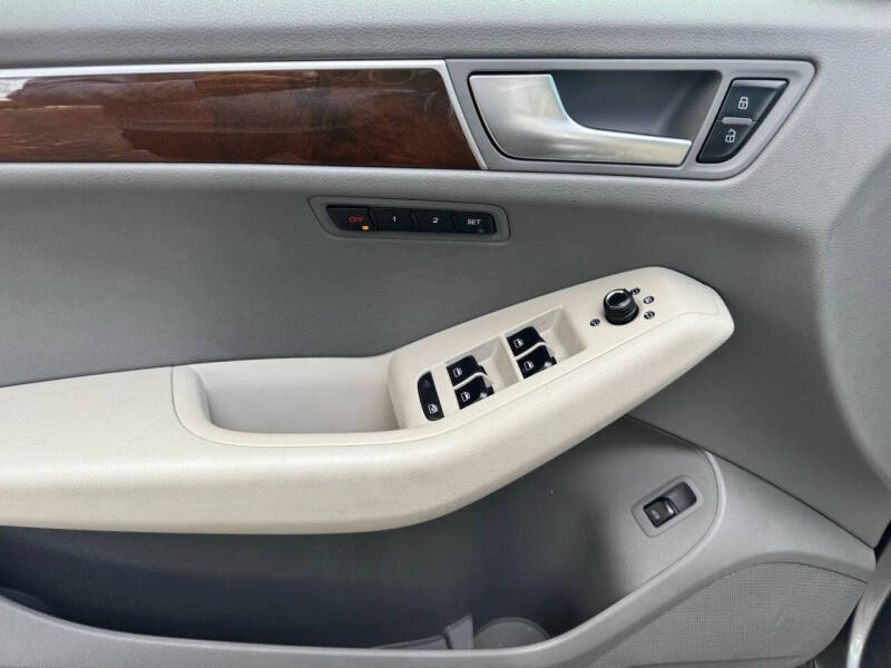 2011 Audi Q5 2.0T quattro Premium Plus