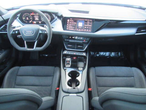 2024 Audi e-tron GT quattro Premium Plus