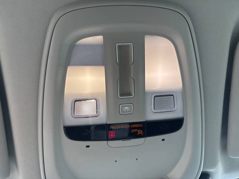 2024 Volvo XC60 B5 Core Dark Theme