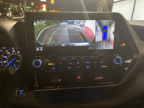 2021 Toyota Highlander Hybrid Platinum