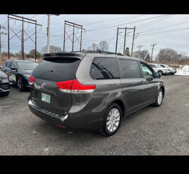 2014 Toyota Sienna LE 7-Passenger