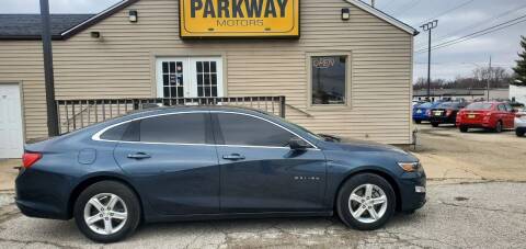 2019 Chevrolet Malibu for sale at Parkway Motors in Springfield IL