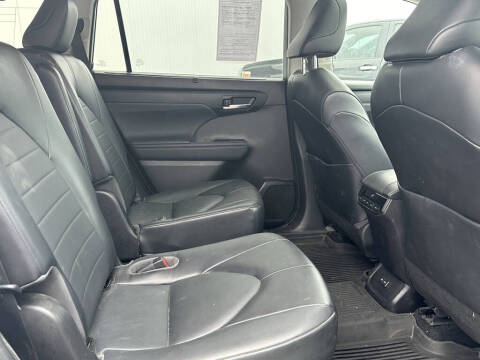 2022 Toyota Highlander Hybrid XLE