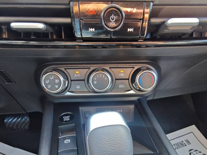 2025 Nissan Kicks SV