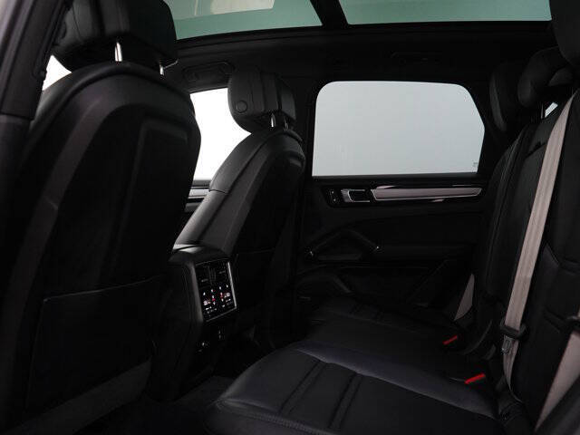 2023 Porsche Cayenne Platinum Edition