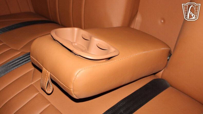 1948 Ford Deluxe