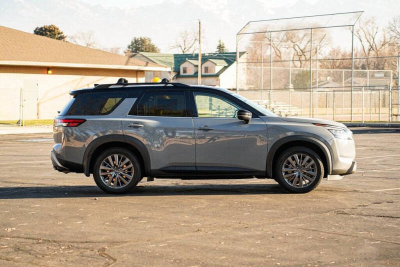 2022 Nissan Pathfinder SL