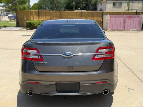 2015 Ford Taurus SE