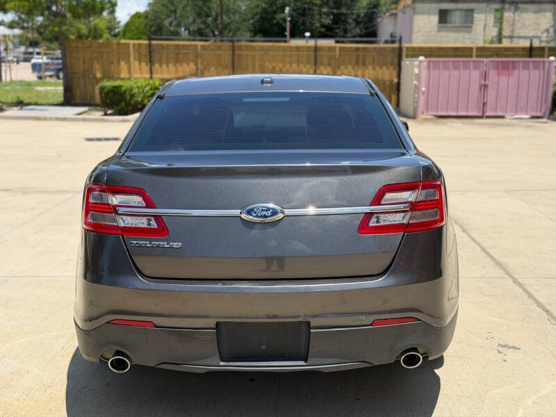 2015 Ford Taurus SE