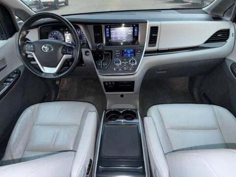 2017 Toyota Sienna XLE Premium 7-Passenger