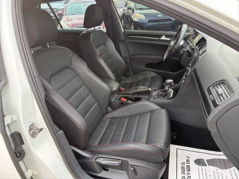 2017 Volkswagen Golf GTI SE