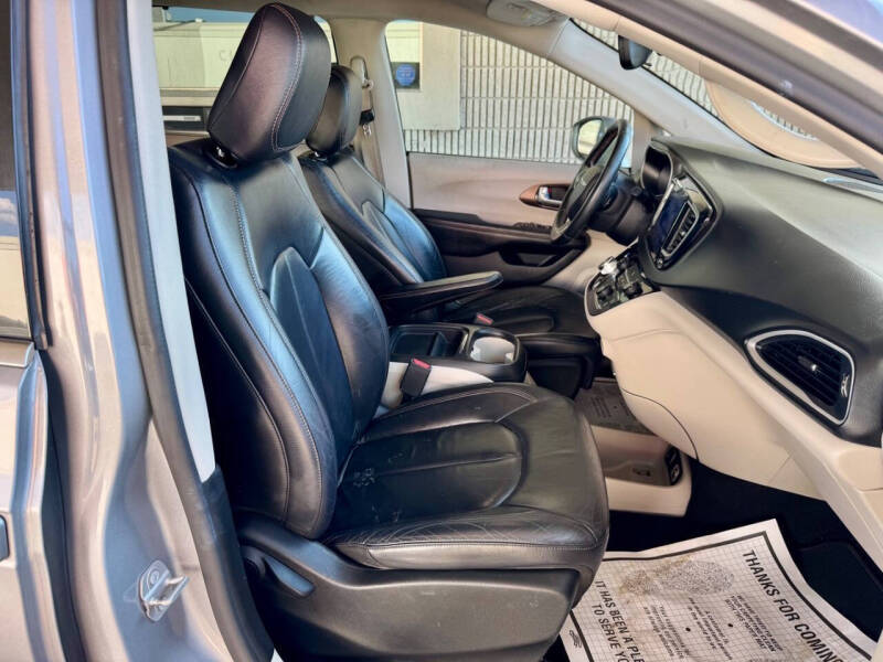 2017 Chrysler Pacifica Touring-L
