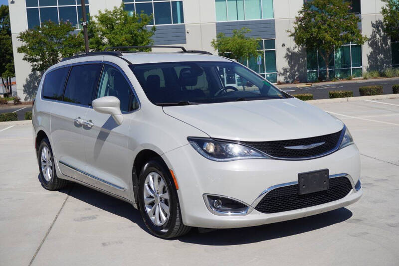2017 Chrysler Pacifica Touring-L