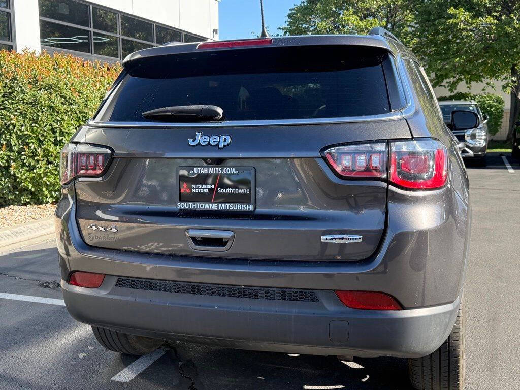 Gray 2018 Jeep Compass Latitude 4x4 Latitude 4dr SUV 35