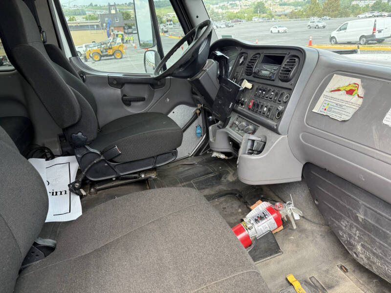 2011 Freightliner M2 106