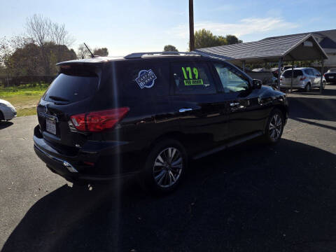 2018 Nissan Pathfinder SV