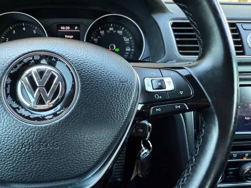 2017 Volkswagen Passat 1.8T R-Line