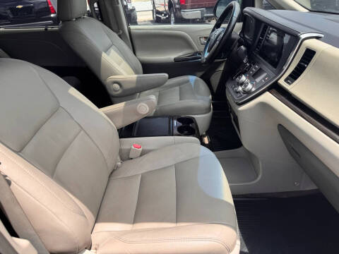 2015 Toyota Sienna XLE 8-Passenger
