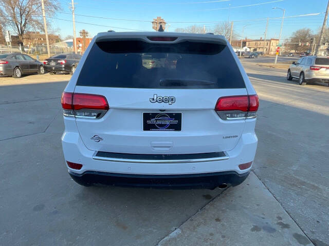 2015 Jeep Grand Cherokee for sale at Auto Connection in Waterloo, IA