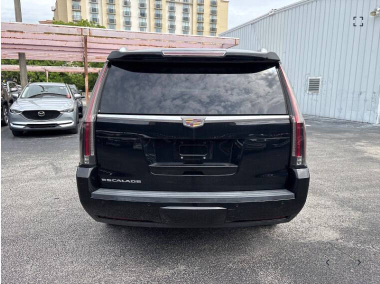 2018 Cadillac Escalade Standard