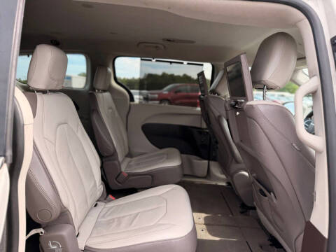 2017 Chrysler Pacifica Touring-L Plus