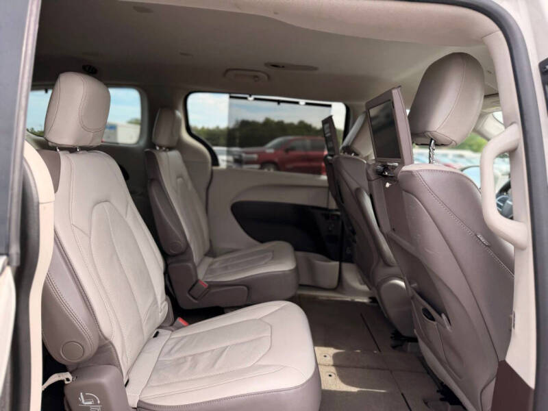 2017 Chrysler Pacifica Touring-L Plus