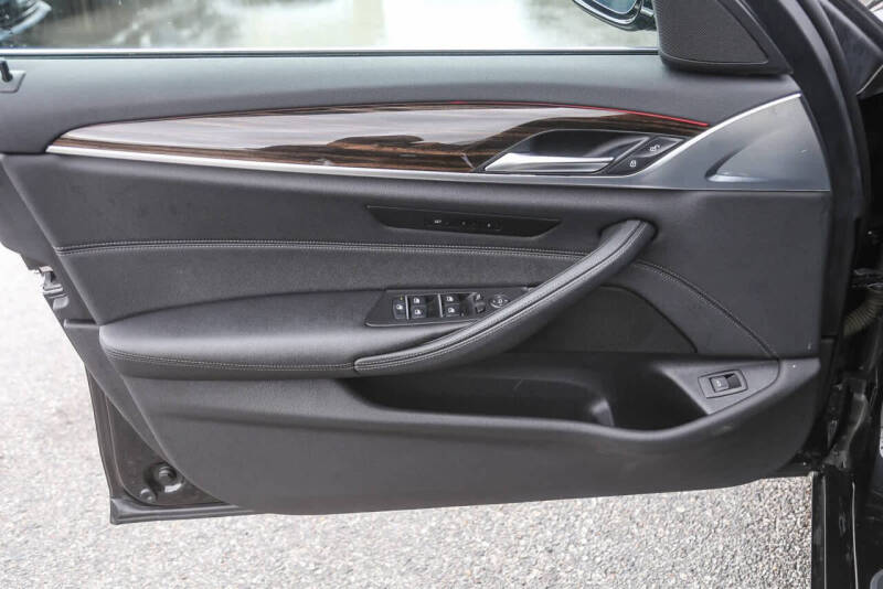 2023 BMW 5 Series 530i