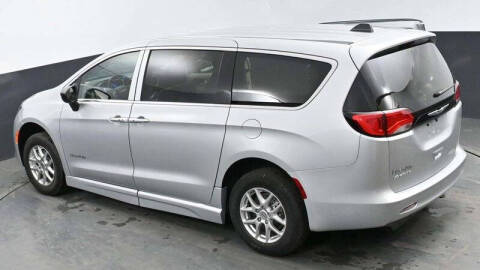 2024 Chrysler Voyager LX